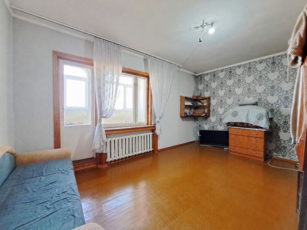 Продаю 3 комн. квартиру мкр. Аламедин 1, этаж 9/9, старый ремонт, цена; 84000$