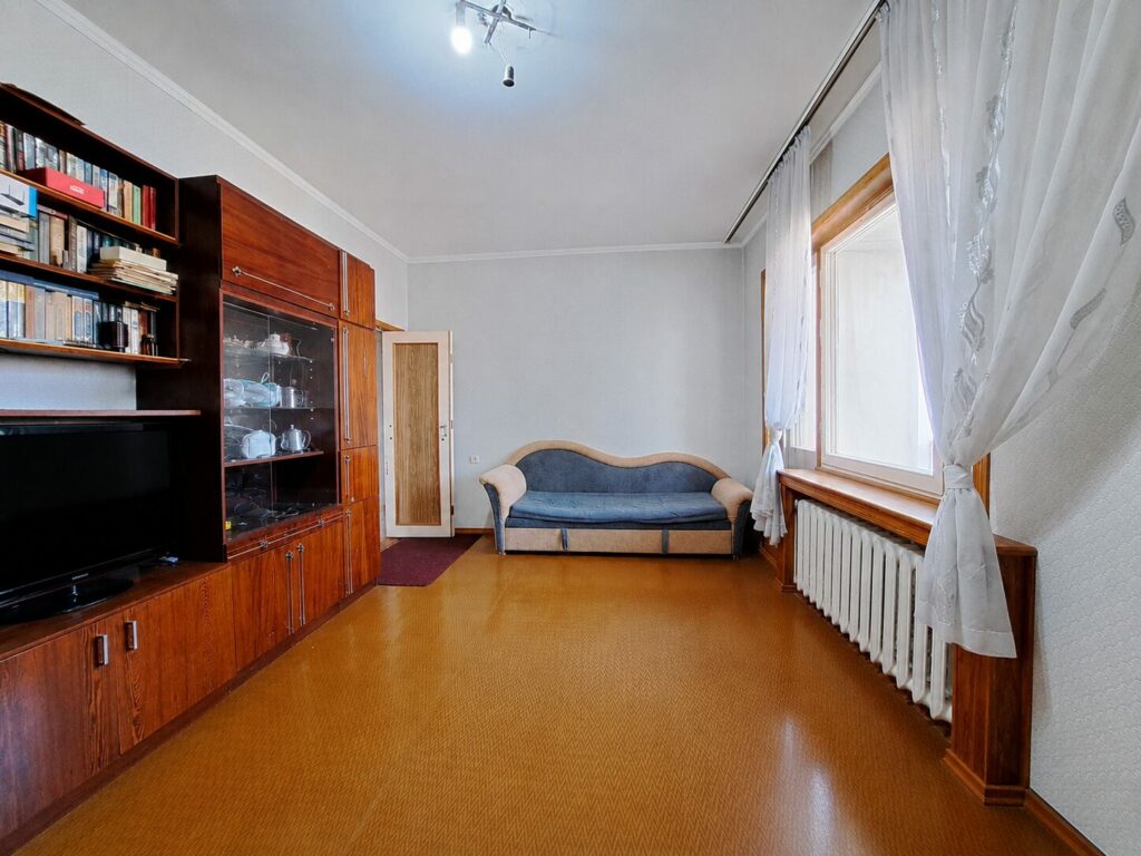 Продаю 3 комн. квартиру, мкр. Аламедин1, этаж 9/9, угловая, Старый ремонт, Цена; 88000$