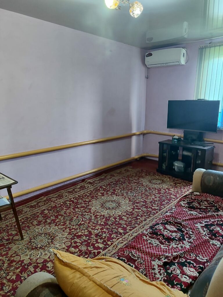 Продаю дом в Новопокровке, ул. Московская-Алма-Атинская, участок 5,3 сотки, дом 77м2,цена: 80000$