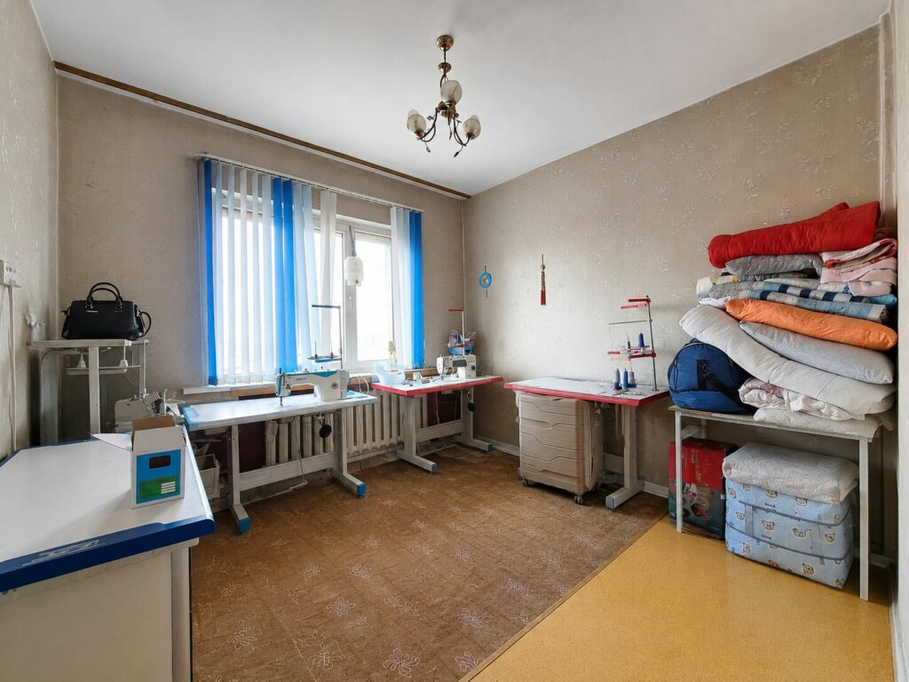 Продаю 3 комн. квартиру, мкр. Аламедин1, этаж 9/9, угловая, Старый ремонт, Цена; 88000$