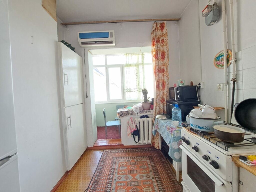 Продаю 3 комн. квартиру, мкр. Аламедин1, этаж 9/9, угловая, Старый ремонт, Цена; 88000$