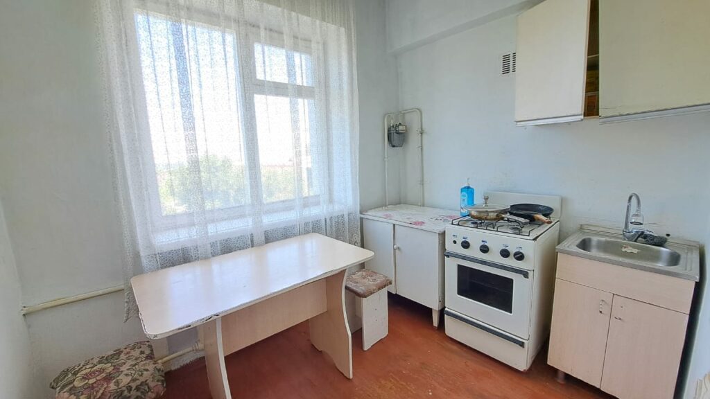 Продаю 2 комн. квартиру, Мкр. Аламедин1/Кольбаева, Таатан, этаж 5/5, хорошая крыша, не угловая, 46м2, цена: 64000$