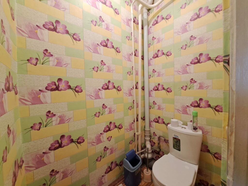 Продаю 3 комн. квартиру мкр. Аламедин 1, этаж 9/9, старый ремонт, цена; 84000$