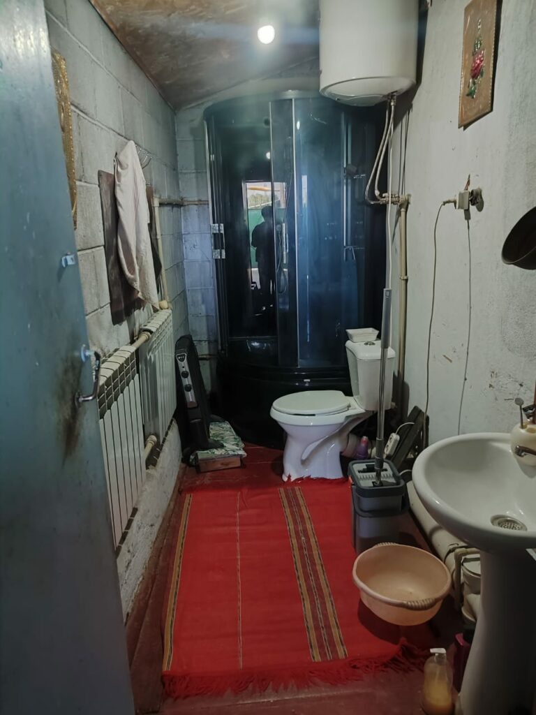 Продаю дом в Новопокровке, ул. Московская-Алма-Атинская, участок 5,3 сотки, дом 77м2,цена: 80000$