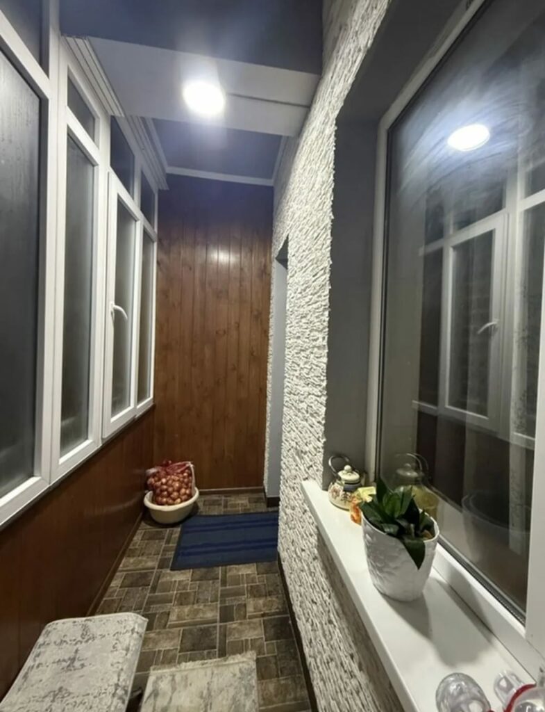 Продаю 2 комн. квартиру, мкр. Аламедин /гор. строителей, 70м2, этаж 7/12, техпаспорт есть, цена: 113000$