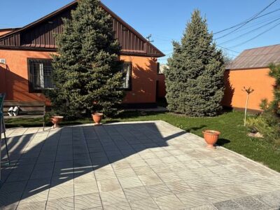 Продаю Дом, Лебединовка, ориентир кафе "Дияр", Участок 8 соток, правильной формы! Дом Кирпичный 81м2 + баня. Цена: 247000$