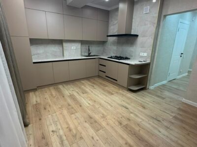 Продаю 3 комн. квартиру, Мичурина 128, рядом с мкр. Аламедин 1, этаж 1/9, 70м2, ТЕХПАСПОРТ ЕСТЬ, Красная книга, цена: 110 000$