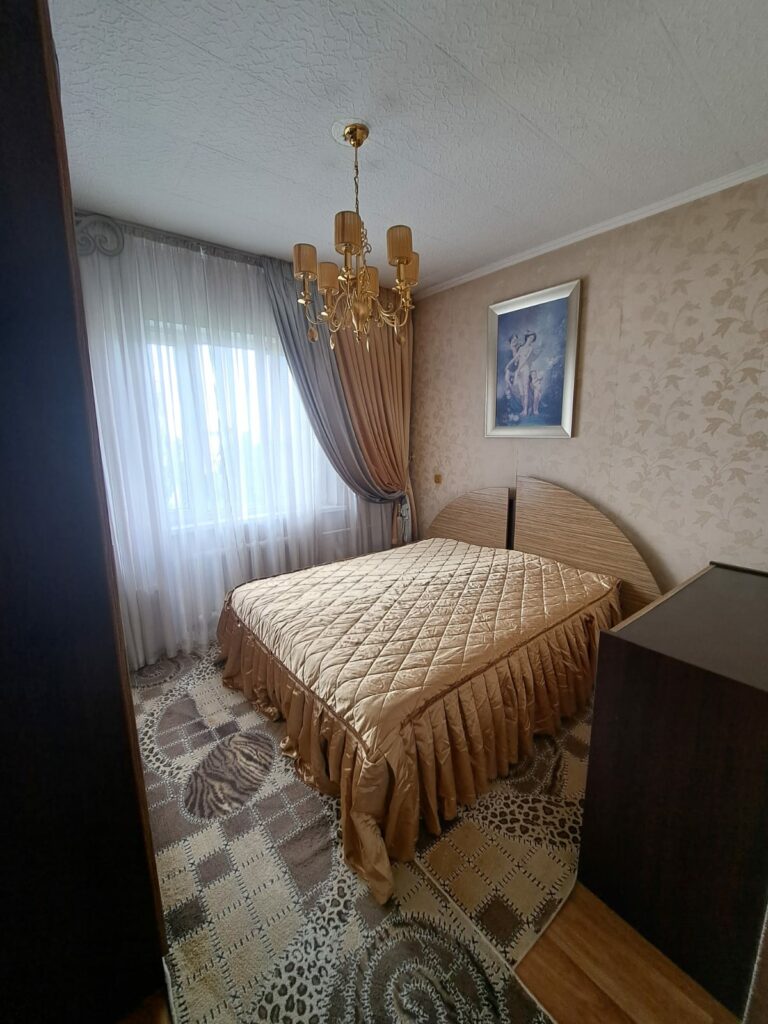 Продаю 3 комн. квартиру + сушилка, мкр. Аламедин 1, этаж 7/9, не угловая, с ремонтом, с мебелью, 82м2, цена: 118000$