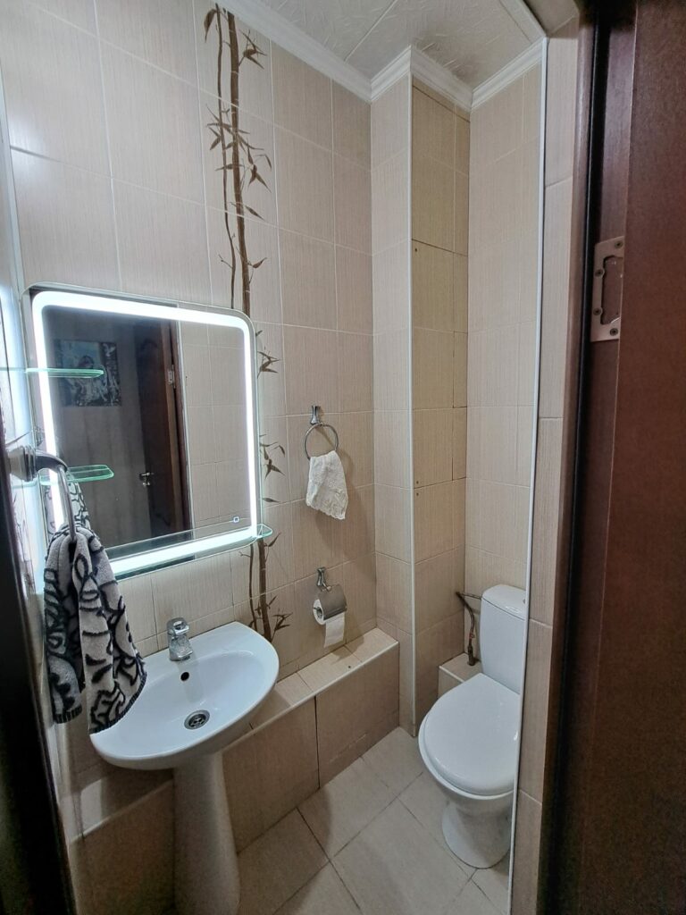 Продаю 3 комн. квартиру + сушилка, мкр. Аламедин 1, этаж 7/9, не угловая, с ремонтом, с мебелью, 82м2, цена: 118000$