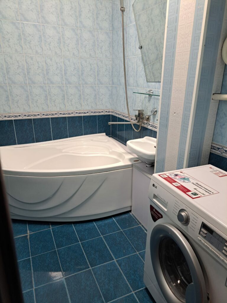Продаю 3 комн. квартиру + сушилка, мкр. Аламедин 1, этаж 7/9, не угловая, с ремонтом, с мебелью, 82м2, цена: 118000$
