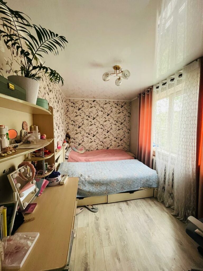 Продаю 3 комн. квартиру. мкр. Аламедин1, начало,серия 104, этаж 3/4, с ремонтом, 58м2 +лоджия, цена: 88000$