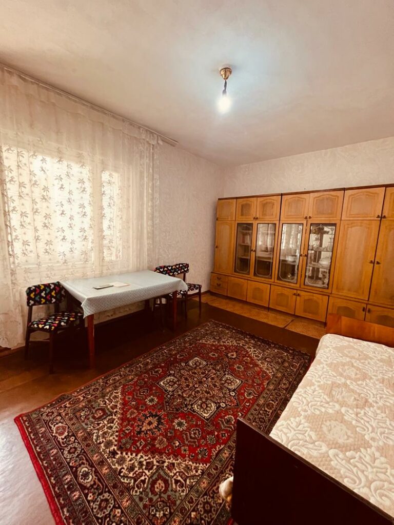 Продаю 3 комн. квартиру в мкр. Аламедин1, этаж 3/9 со стороны сушилки, старый ремонт, Цена: 110000$