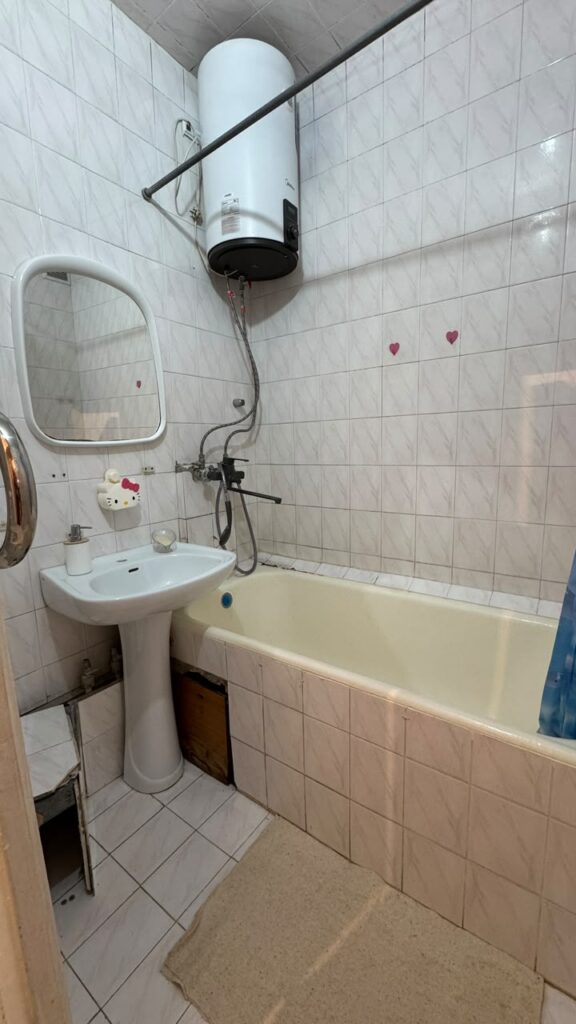 Продаю 2 комн. кварт, мкр. Аламедин1. этаж 1/5, не угловая, цена: 79000$