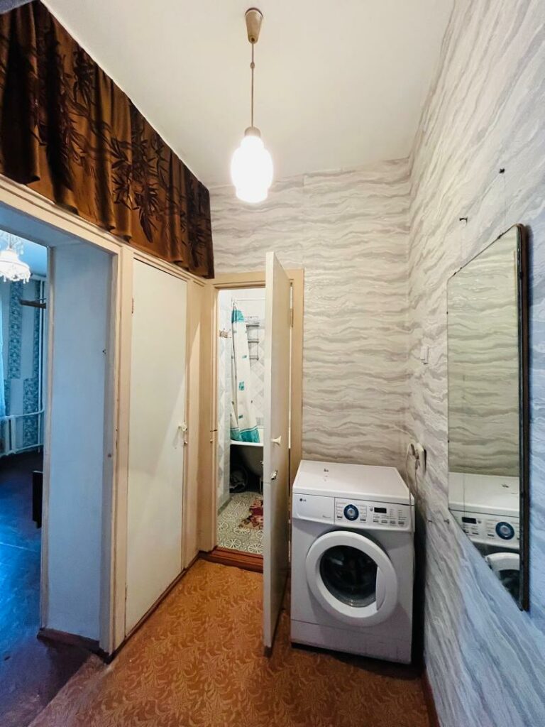 Продаю 3 комн. квартиру в мкр. Аламедин1, этаж 3/9 со стороны сушилки, старый ремонт, Цена: 110000$