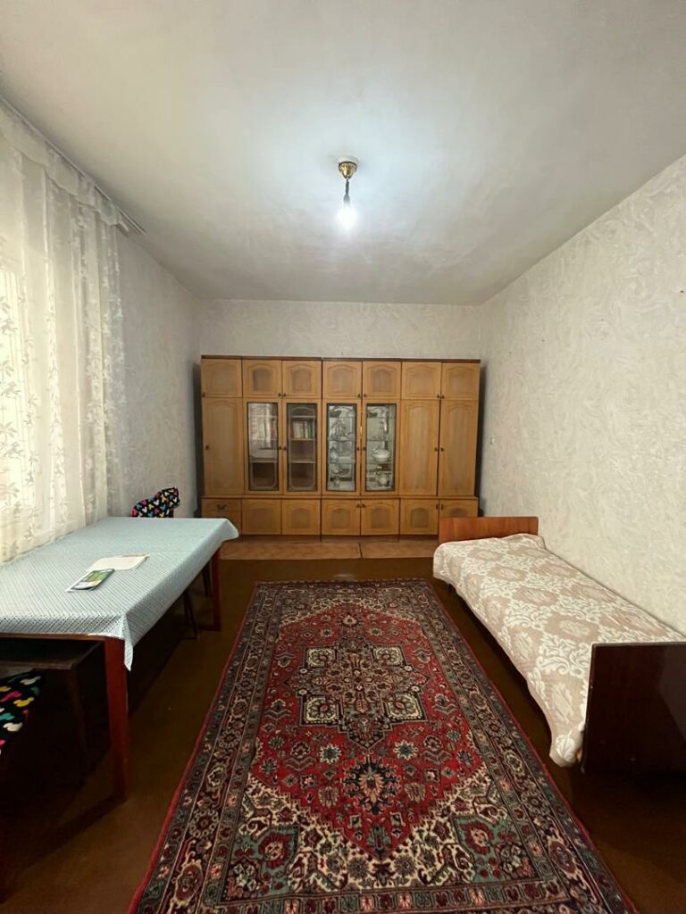 Продаю 3 комн. квартиру в мкр. Аламедин1, этаж 3/9 со стороны сушилки, старый ремонт, Цена: 110000$