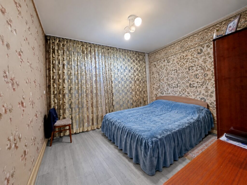 Продаю 3 комн. квартиру в мкр. Аламедин1, этаж 1/9, серия 106, старый ремонт, цена: 100000$