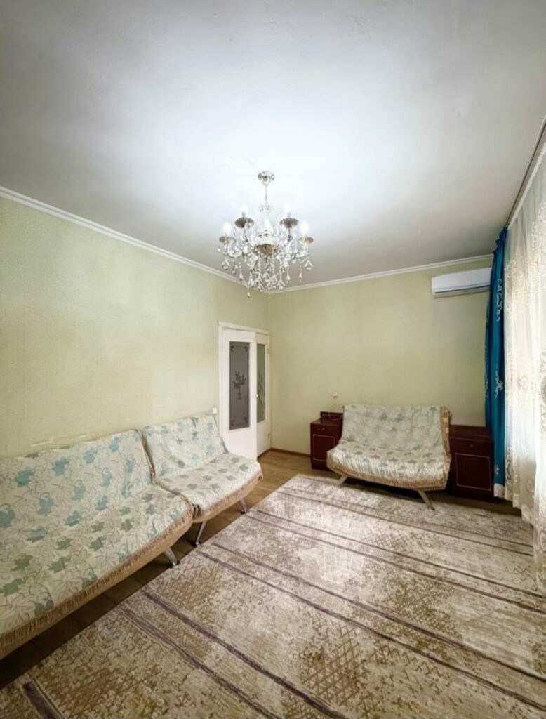 Продаю 3 комн. квартиру в мкр.Аламедин 1, этаж 4/9, состояние среднее, цена: 118000$