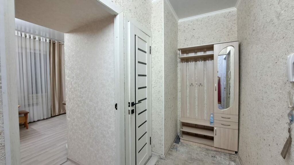 Продаю 2 комн. квартиру в мкр. Аламедин 1, этаж 1/5, не угловая, 53м2, В хорошем состоянии, цена: 86500$