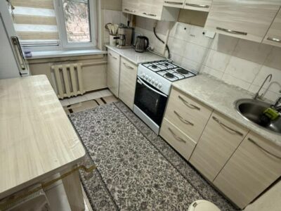Продаю 3 комн. квартиру в мкр. Аламедин1, этаж 1/5, серия 105, цена: 100000$