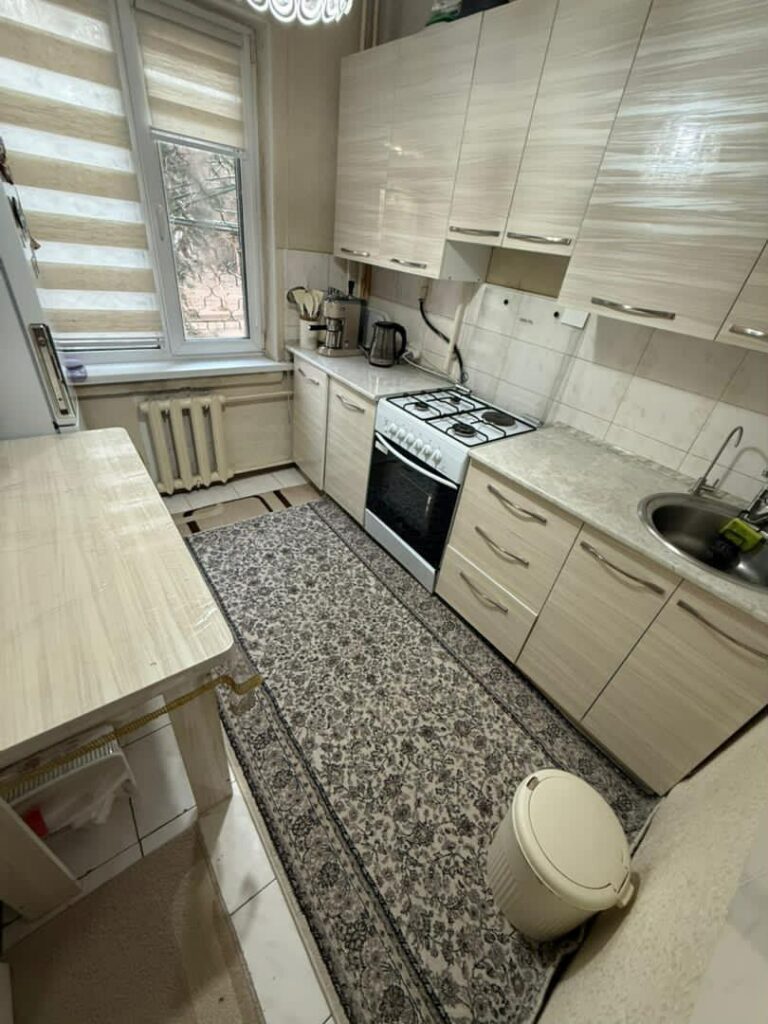 Продаю 3 комн. квартиру в мкр. Аламедин1, этаж 1/5, серия 105, цена: 100000$