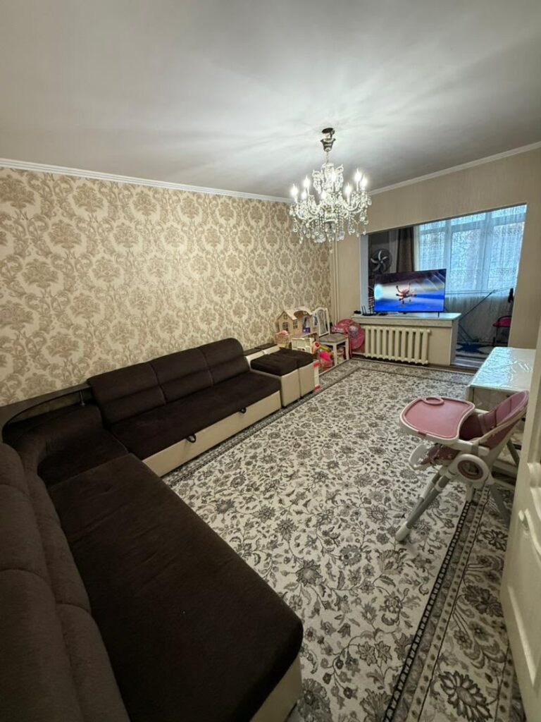 Продаю 3 комн. квартиру в мкр. Аламедин1, этаж 1/5, серия 105, цена: 100000$
