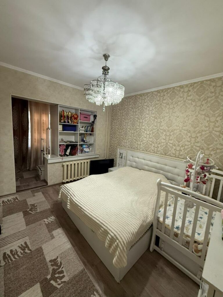 Продаю 3 комн. квартиру в мкр. Аламедин1, этаж 1/5, серия 105, цена: 100000$