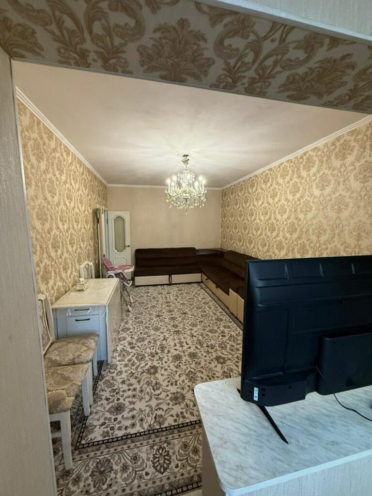 Продаю 3 комн. квартиру в мкр. Аламедин1, этаж 1/5, серия 105, цена: 100000$