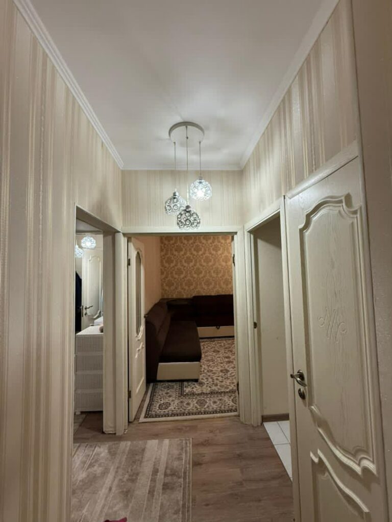 Продаю 3 комн. квартиру в мкр. Аламедин1, этаж 1/5, серия 105, цена: 100000$