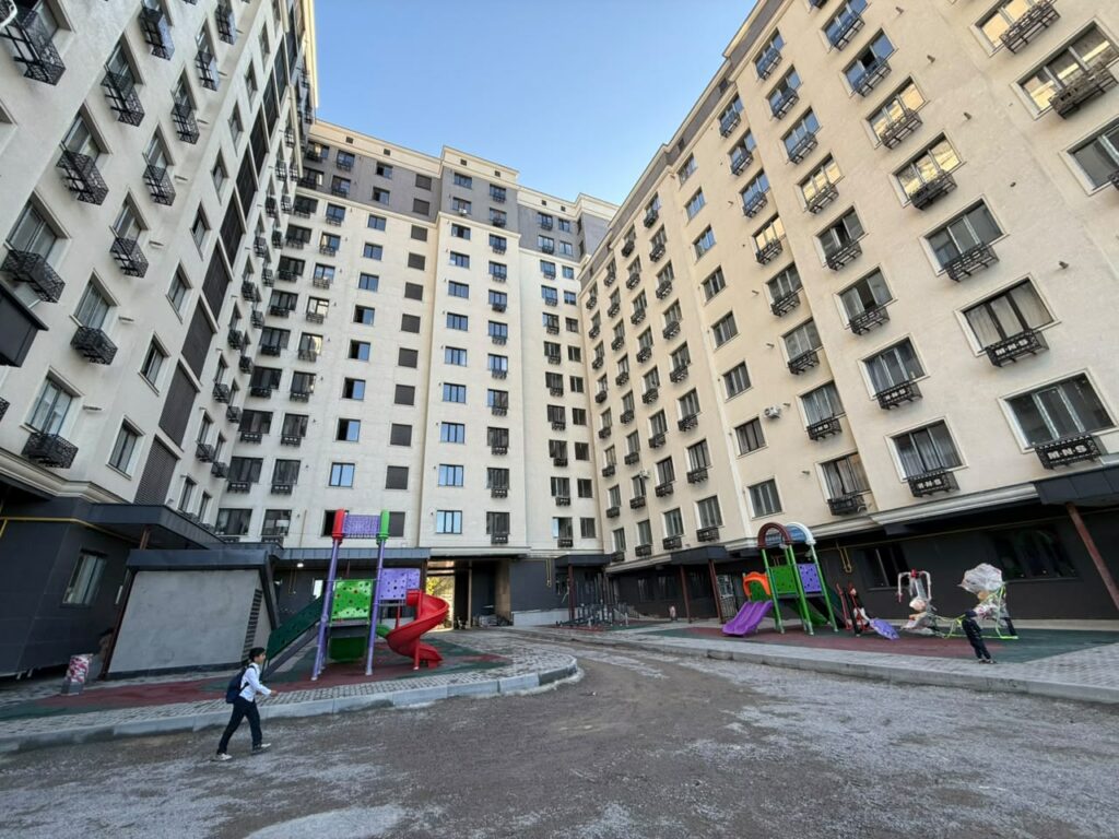 Продаю 1 комнатную квартиру , мкр. Аламедин 1, 40м2, этаж 9/12, СВЕЖИЙ РЕМОНТ! Красная книга. ДДУ, цена: 67500$